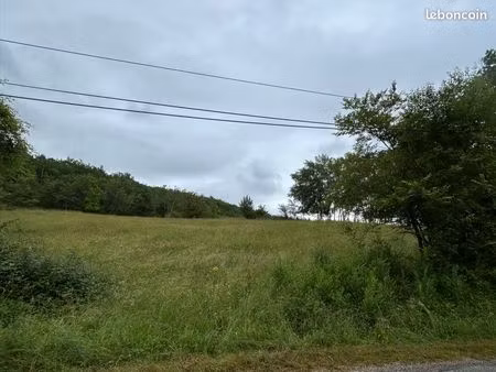 pré de 48 ares à louer