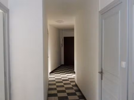 montbrison  immeuble « le rond-point »  appartement t4 de 104 m² refait à neuf