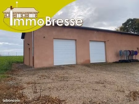bâtiment 1 pièce 245 m²