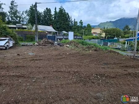 grand terrain constructible de 1 087 m² – idéal résidence ou projet touristique