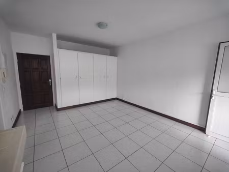 a louer - appartement f2 d'environ 38 93 m2 - saint denis -
