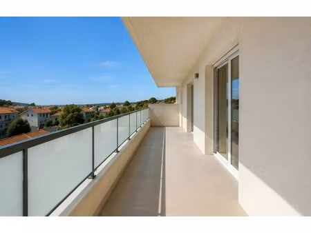valras-plage — beau t3 neuf de 60 m² avec grand balcon de 17 m²  à deux pas de la plage