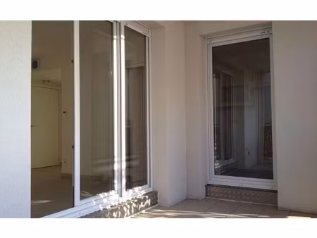 location appartement  m² t-2 à lyon 7  751 €