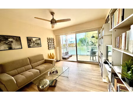 location appartement  m² t-2 à six-fours-les-plages  880 €