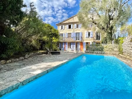 mouans sartoux - maison 8 pièces 238m² avec jardin et piscine