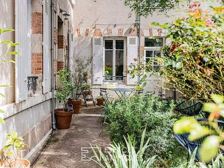 maison de caractère autour d'un jardin intimiste