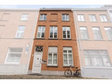 karaktervol huis te renoveren in brugge nabij het station