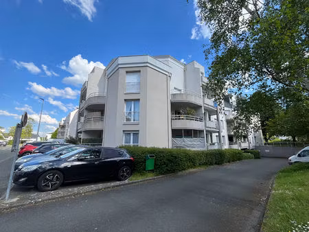angers t2 avec parking et balcons
