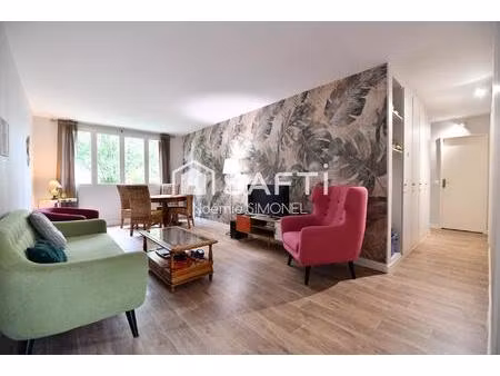 grand appartement de cinq pièces dans un cadre verdoyant!