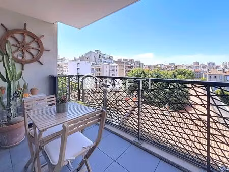 t3 avec balcon et ascenseur marseille 7eme