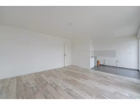 location appartement 4 pièces 81 m² à meudon la foret (92360)  1 725 €