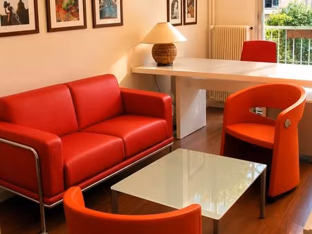 2 pièces. trocadéro 55 m². balcon. calme