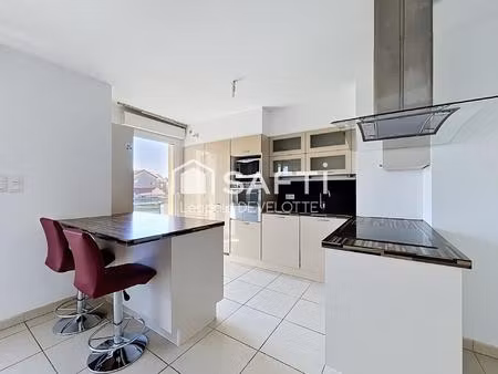 superbe appartement avec balcon et stationnement en sous-terrain