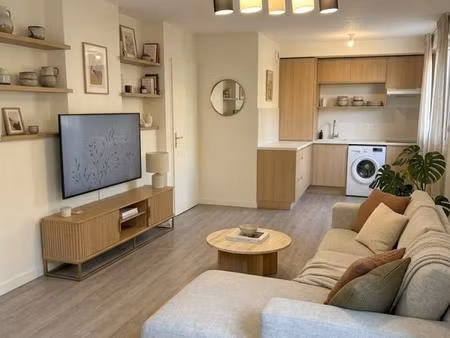 t2 de charme de 45m² env avec jardin privatif & piscine