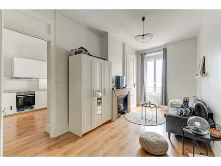 t2 47m² refait à neuf gratte-ciel metro