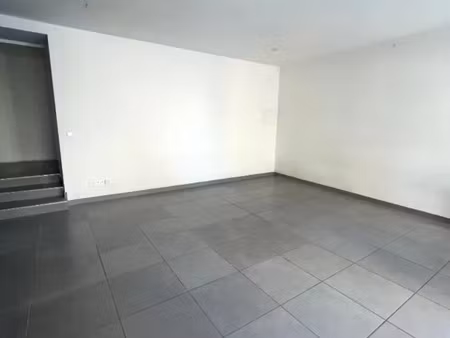 location commerce 1 pièce 23 m² à sète (34200)
