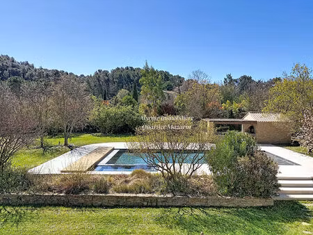 propriété provençale rénovée - 205 m² - parc 4 000 m² avec piscine - à 10 min du centre d'