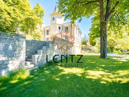 château de 221m2 sur plus d'un hectare de terres avec piscine e
