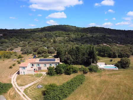 propriété agricole dans magnifique environnement