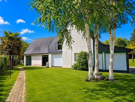 magnifique propriété de 218 m² sur parc arboré de 3 748 m² avec hangar de 256 m²