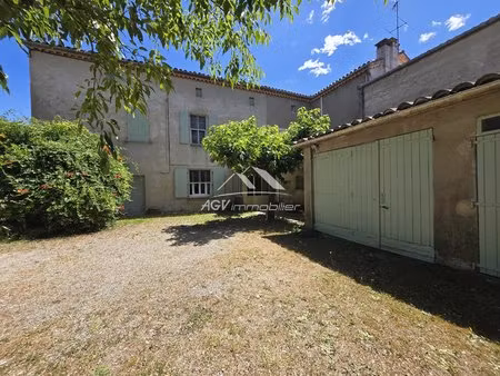 proche commodités  maison 5 chambres  ateliers  garage  cave