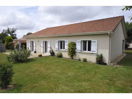 maison de plain pieds de 96m2 construite en 2009 sur boisseu