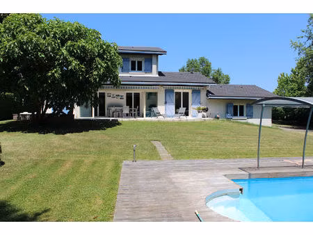 dolomieu  zone résidentielle  villa de 118 m² avec piscine.