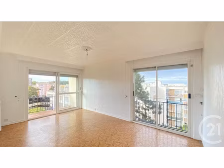 location appartement 3 pièces 61.22 m² à maurepas (78310)  1 126 €