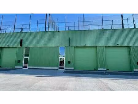 nouvel entrepôt de +- 194 m² avec 3 emplacements parking
