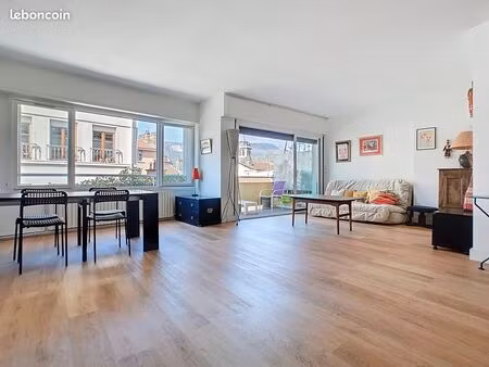 appartement 2 pièces 73 m²