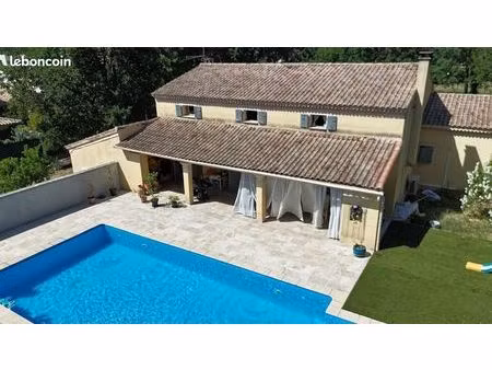 propriété 8 pièces 218 m²