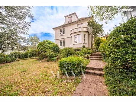 maison 7 pièces 181 m²
