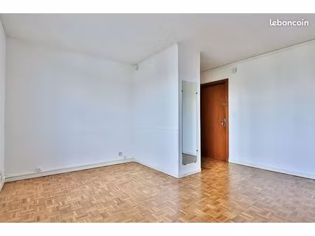 studio 1 pièce 32 m²
