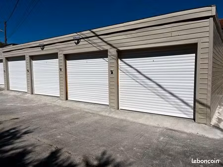 box garage sécurisé — 14 m² / 33 m³