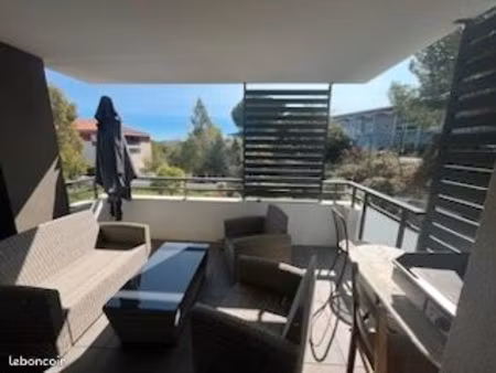 location t2 recent 41m2 terrasse garage box frejus