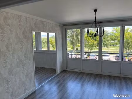 “t3 65 m² traversant - garage - parc chambord
