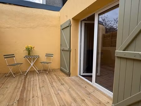grand studio meublé de 22 m² avec terrasse privative de 9 5 m²
