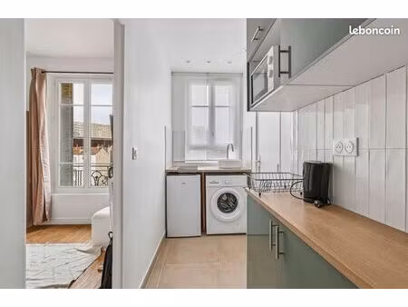 magnifique studio meublé au 4e étage