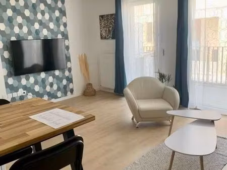 grand studio récent meublé