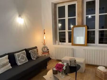 t2 meublé 40m² – dernier étage – vieux lyon (place du change)