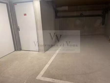 location parking à vincennes (94300)  100 €