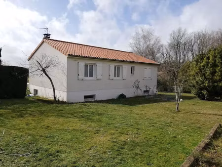 location maison 5 pièces 101 m² à fontaine-le-comte (86240)  965 €