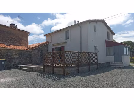 location meublée maison 3 pièces 90 m² à la boissière-en-gâtine (79310)  730 €