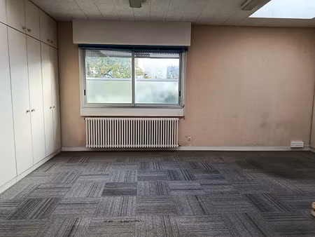 location locaux professionnels 3 pièces 99 m² à argentan (61200)  600 €