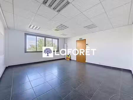 location locaux professionnels 1 pièce 26 m² à chambourcy (78240)  643 €