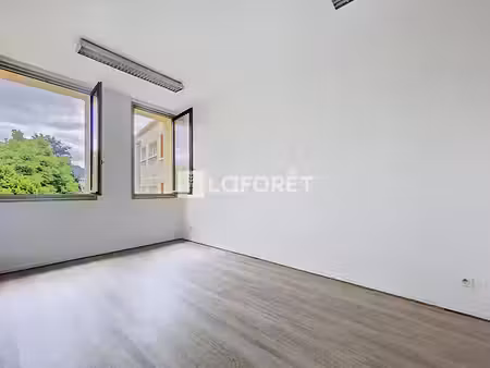 location locaux professionnels 4 pièces 12 m² à elbeuf (76500)  240 €