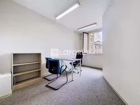 location locaux professionnels 4 pièces 12 m² à elbeuf (76500)  240 €