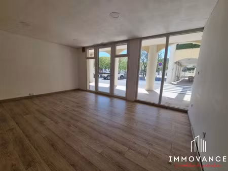 location locaux professionnels 1 pièce 39 m² à saint-bres (34670)  750 €