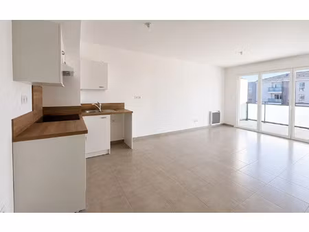 location appartement  m² t-3 à avignon  720 €
