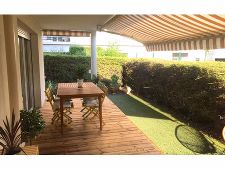 location appartement  62.41 m² t-3 à lyon 7  1 450 €